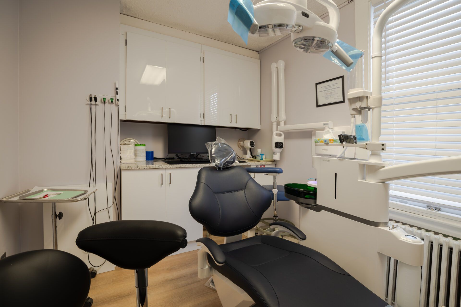 Side view of the main treatment room and dental equipment