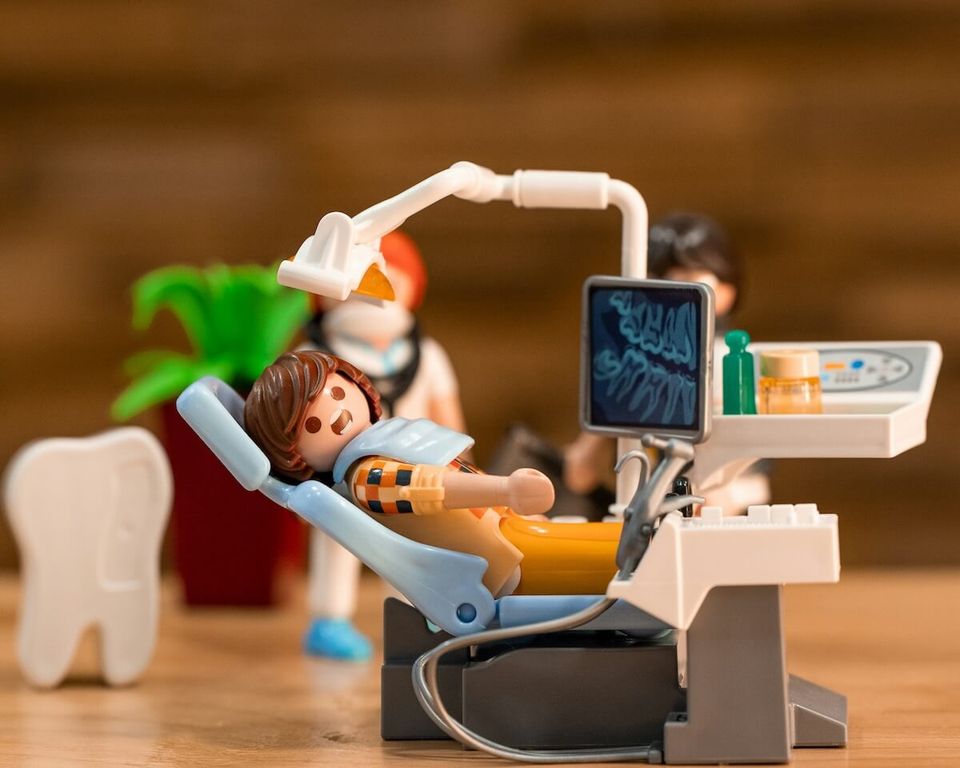 Playmobil's scene at the dentist.